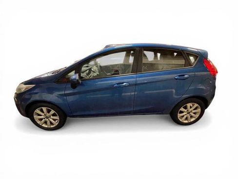 Used 2011 Ford Fiesta SE w/ 202A Rapid Spec Order Code image 2