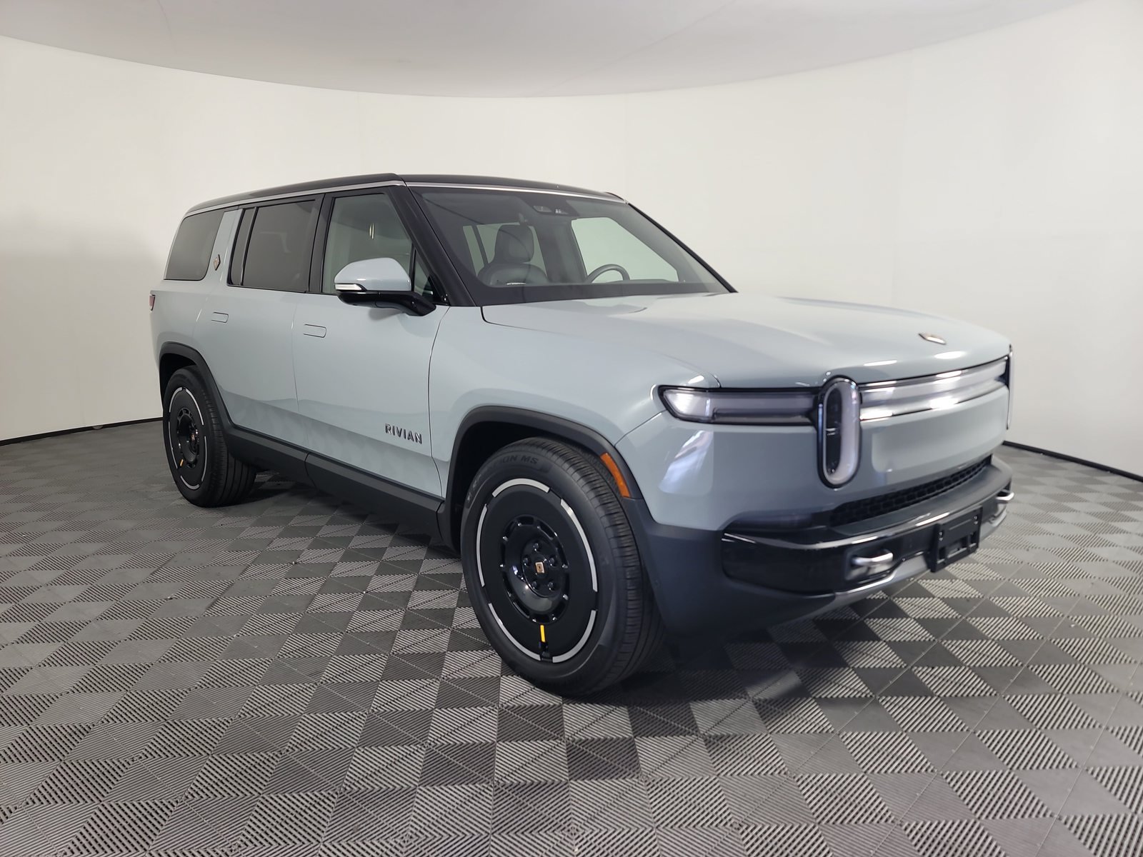 Used 2025 Rivian R1S Adventure Dual AWD/4WD image 7
