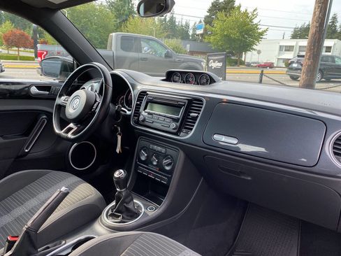 Used 2014 Volkswagen Beetle R-Line image 17