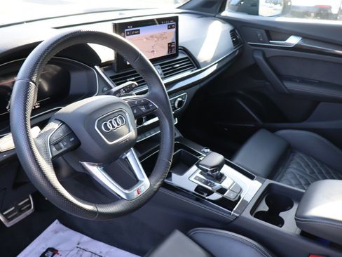 Used 2025 Audi SQ5 Premium Plus w/ Premium Plus Package image 9
