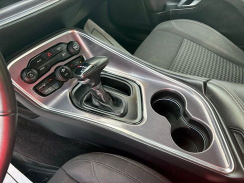 Used 2017 Dodge Challenger SXT image 21