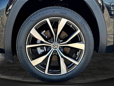 Used 2025 Volkswagen Atlas SEL Premium R-Line AWD/4WD image 36