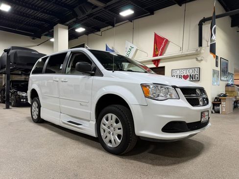 Used 2015 Dodge Grand Caravan SE w/ Quick Order Package 29E SE FWD image 6