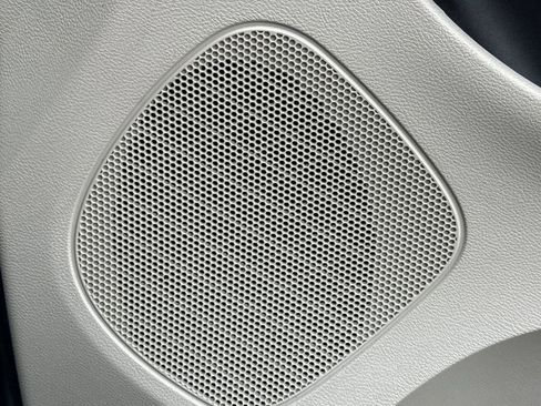 Used 2016 Dodge Grand Caravan SE image 27