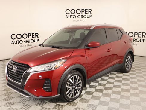 Used 2022 Nissan Kicks SV image 9