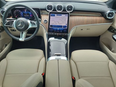 Used 2023 Mercedes-Benz GLC 300 4MATIC image 13