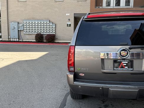 Used 2012 Cadillac Escalade 4WD Hybrid image 5