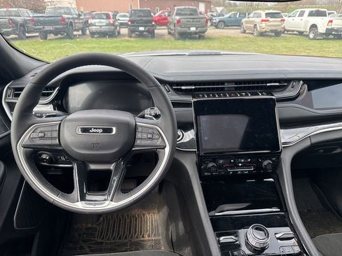 Used 2022 Jeep Grand Cherokee Trailhawk AWD/4WD image 13