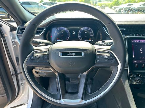Used 2025 Jeep Grand Cherokee Limited AWD/4WD image 20