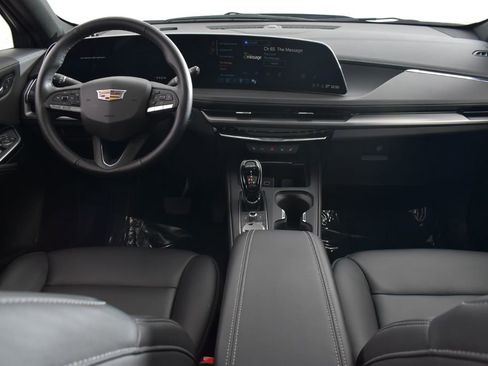 Used 2024 Cadillac XT4 Luxury w/ Cold Weather Package image 15