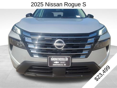 Used 2025 Nissan Rogue S FWD image 2