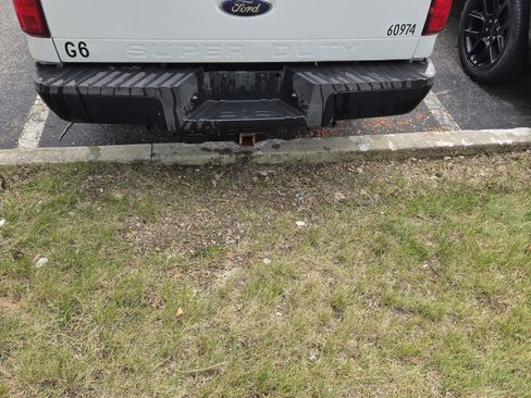 Used 2009 Ford F250 XL AWD/4WD image 4