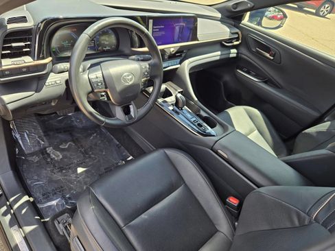 Used 2024 Toyota Crown AWD/4WD image 17