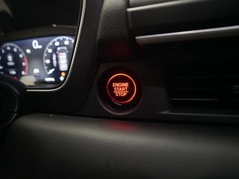 Certified 2025 Honda Pilot Black Edition image 33