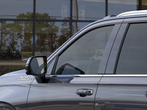 New 2026 Chevrolet Suburban High Country AWD/4WD image 12