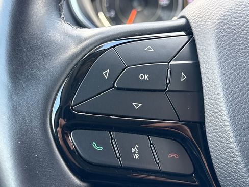 Used 2019 Jeep Cherokee Latitude Plus AWD/4WD image 28