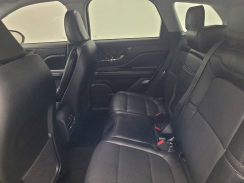 Used 2022 Lincoln Corsair AWD w/ Premium Package image 18