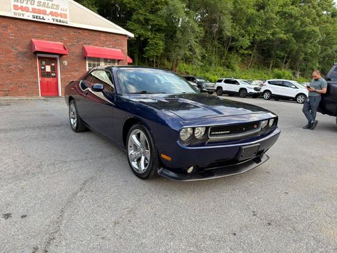 Used 2014 Dodge Challenger R/T RWD image 3