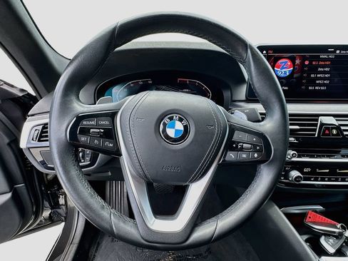 Used 2023 BMW 530i w/ Convenience Package RWD image 11