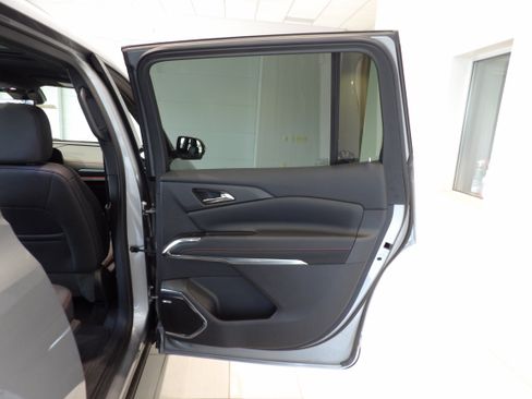 Used 2025 Chevrolet Traverse RS AWD/4WD image 23
