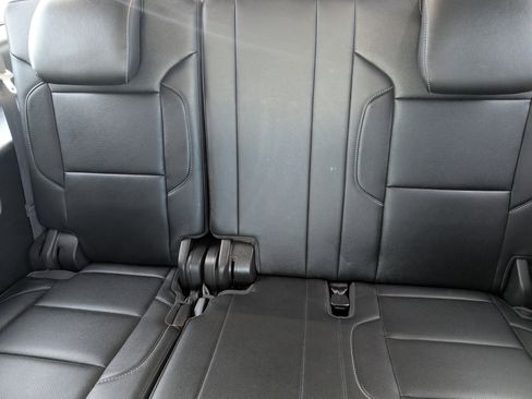 Used 2019 Chevrolet Suburban Premier image 28