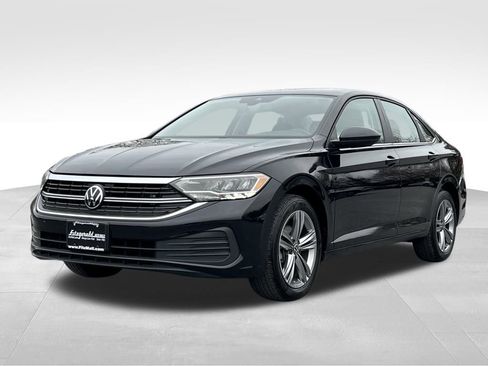 Used 2024 Volkswagen Jetta SE image 2