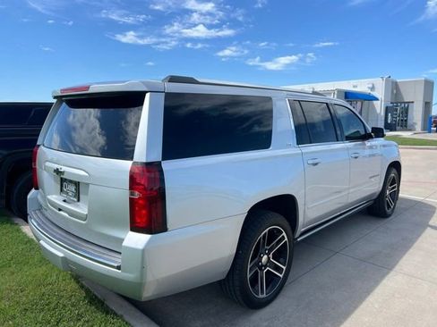 Used 2015 Chevrolet Suburban LTZ RWD image 4