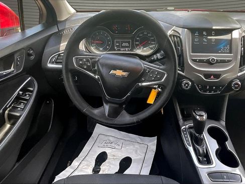 Used 2017 Chevrolet Cruze LT FWD image 8