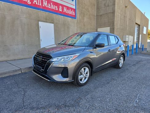Used 2021 Nissan Kicks S image 3