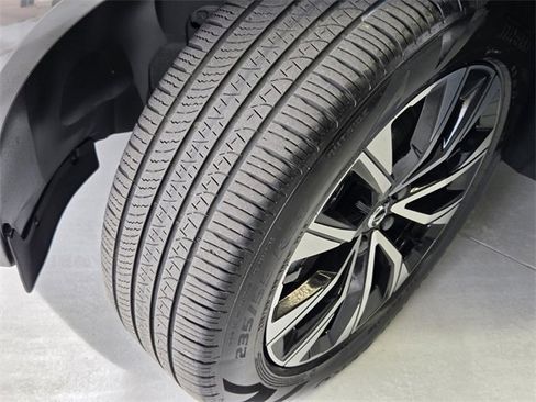 Certified 2025 Volvo XC60 B5 Plus image 26