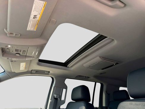 Used 2019 GMC Yukon XL SLT w/ Open Road Package AWD/4WD image 19