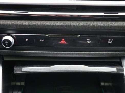 Used 2024 BMW 330i xDrive Sedan w/ Convenience Package image 25