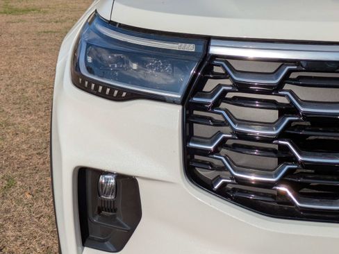 Used 2025 Ford Explorer Platinum w/ Ultimate Package image 10