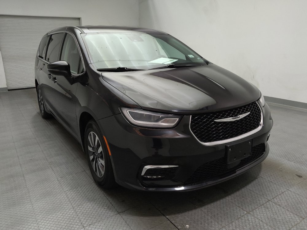 Used 2023 Chrysler Pacifica Touring-L FWD image 14