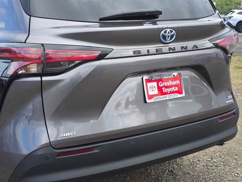 Certified 2021 Toyota Sienna XLE AWD/4WD image 18