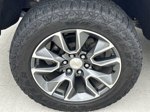 Used 2018 Chevrolet Silverado 1500 LT w/ Redline Edition AWD/4WD image 12