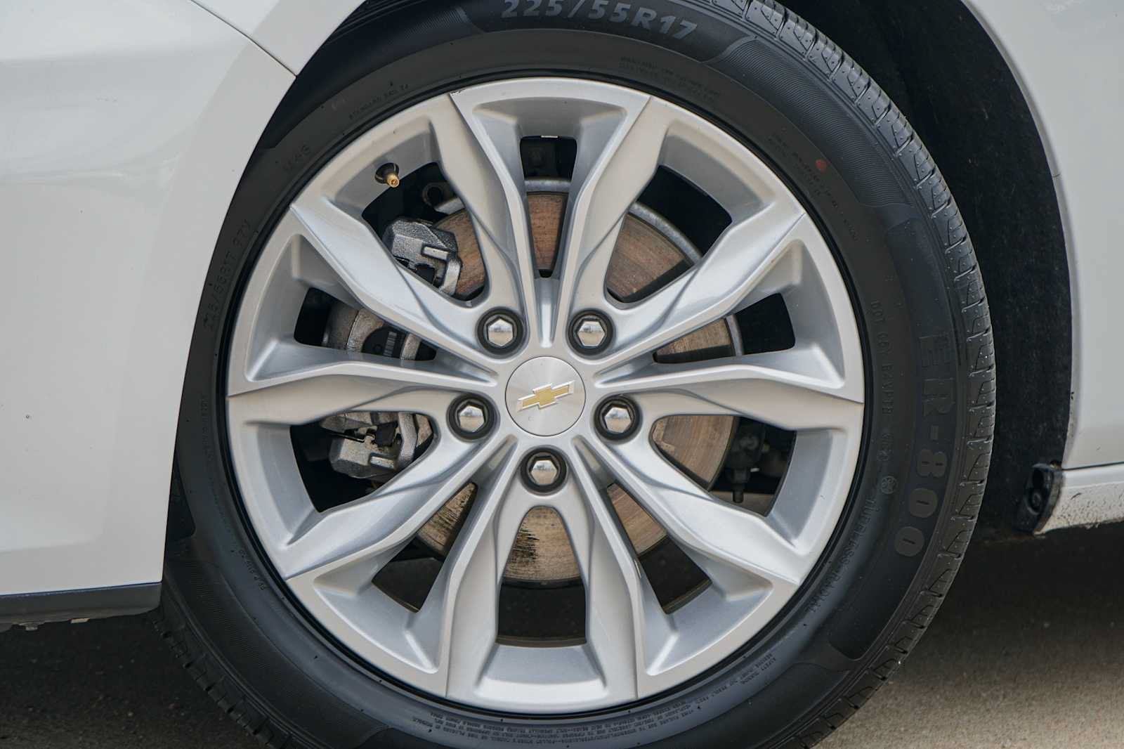 Used 2025 Chevrolet Malibu LT FWD image 2