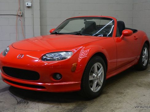 Used 2007 MAZDA MX-5 Miata Sport w/ Appearance Pkg image 2