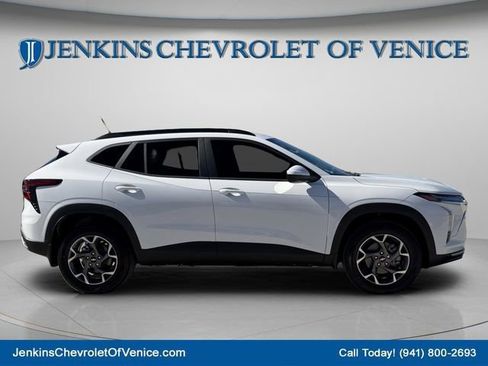 New 2026 Chevrolet Trax LT w/ Driver Confidence Package FWD image 3