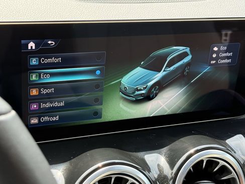 Certified 2025 Mercedes-Benz GLB 250 4MATIC image 29