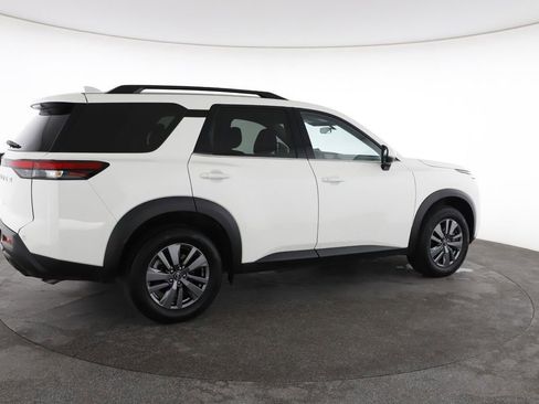 Used 2025 Nissan Pathfinder SV FWD image 13
