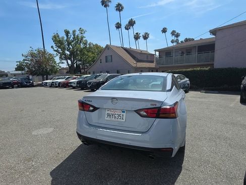 Used 2023 Nissan Altima 2.5 SR FWD image 3