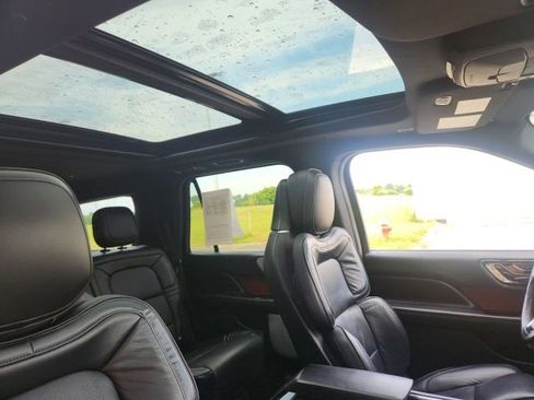 Used 2019 Lincoln Navigator Reserve AWD/4WD image 24