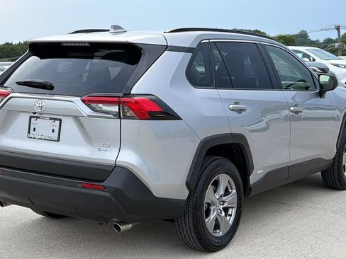 Used 2025 Toyota RAV4 LE AWD/4WD image 4