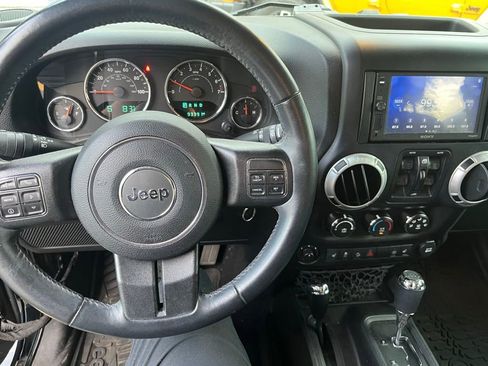 Used 2016 Jeep Wrangler Unlimited Sahara w/ Connectivity Group AWD/4WD image 7