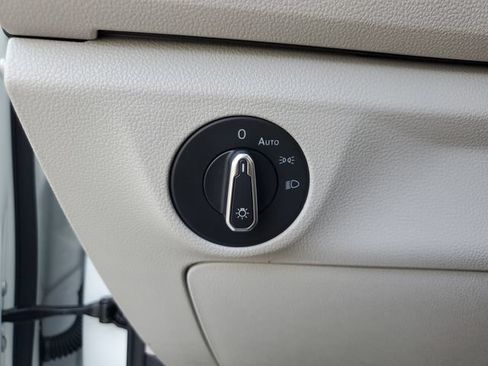 Certified 2024 Volkswagen Jetta SE FWD image 34