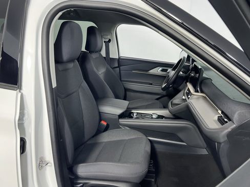 Used 2025 Ford Explorer Active image 33