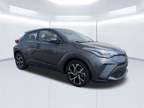 Used 2022 Toyota C-HR XLE image 2