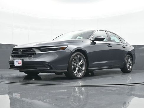 Used 2023 Honda Accord EX image 17