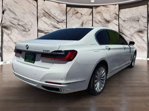 Used 2022 BMW 740i w/ Premium Package RWD image 5